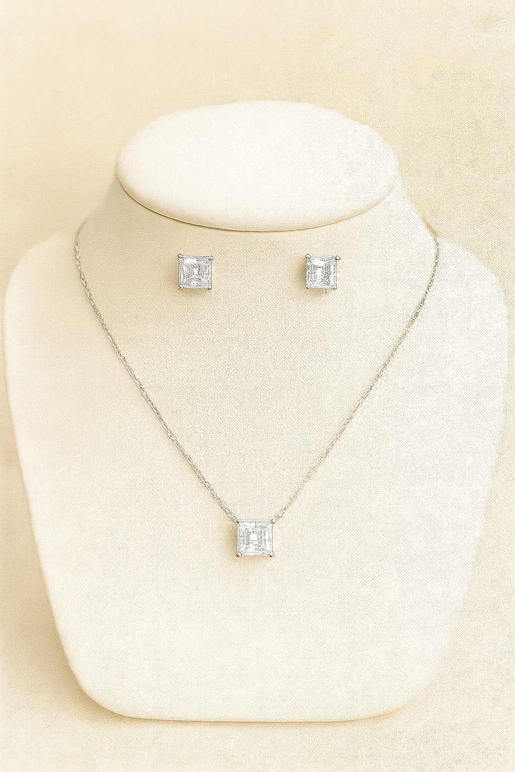 Emerald Radiance Solitaire Set - 925 Silver